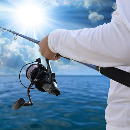 Fishing reel suitable for sea fishing with spinning features